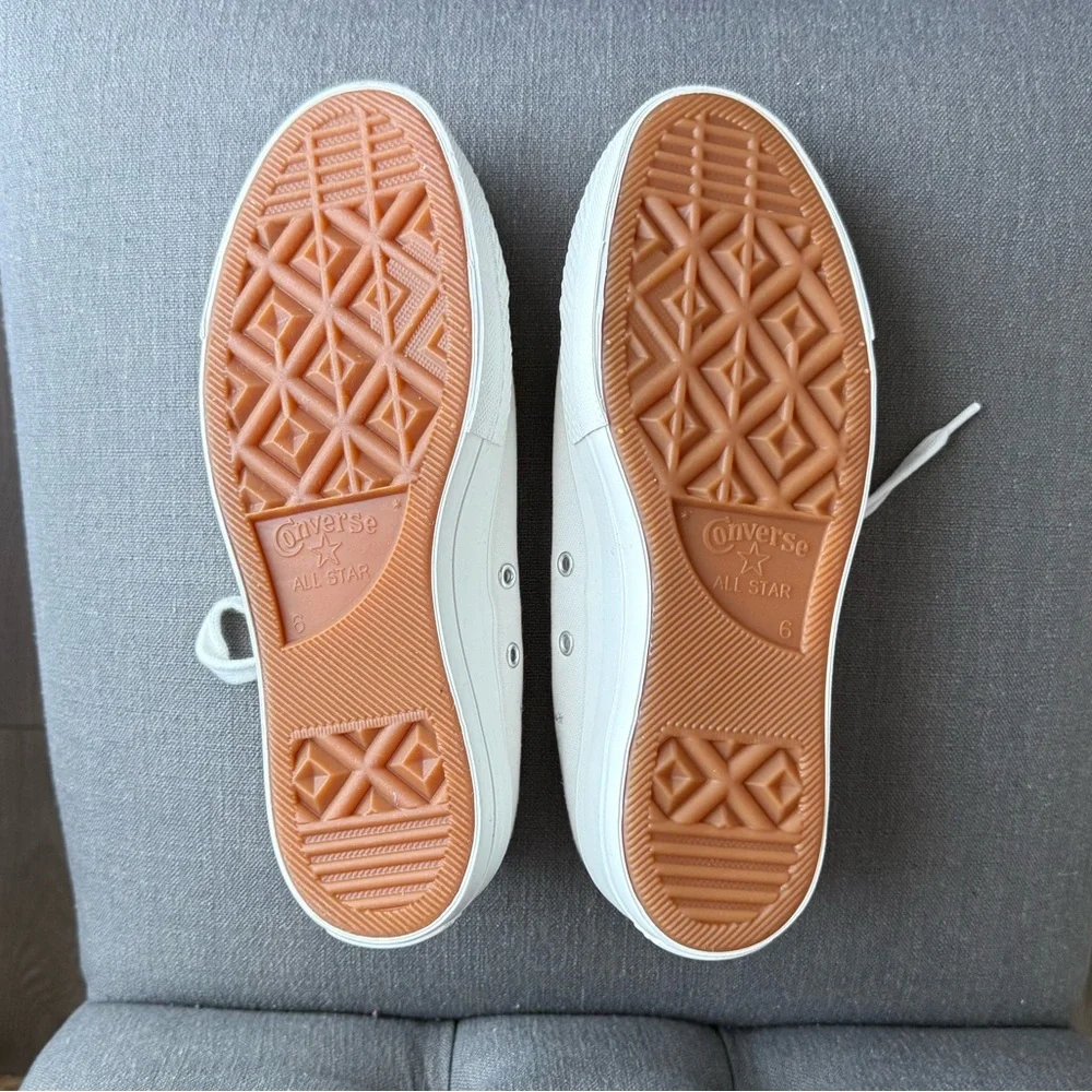 NEW Women’s Converse - Picture 7 of 9
